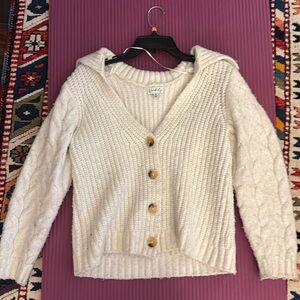 Wonderly women’s medium size white cardigan
